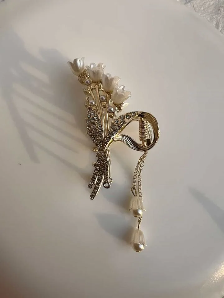 Metal Claw Flower